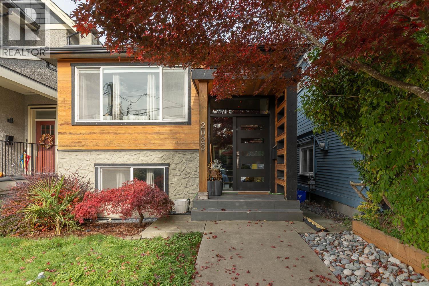 2023 Charles Street, Vancouver, British Columbia  V5L 2V1 - Photo 2 - R3075942