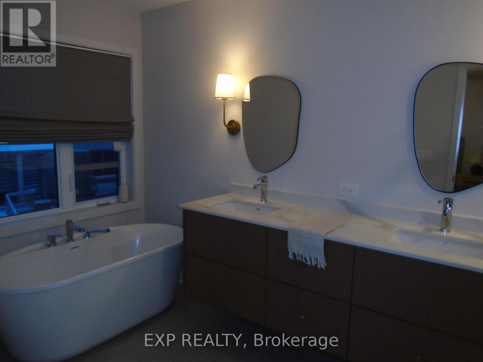 687 Honeydew Street, Ottawa, Ontario  K1X 0K5 - Photo 2 - X12668662