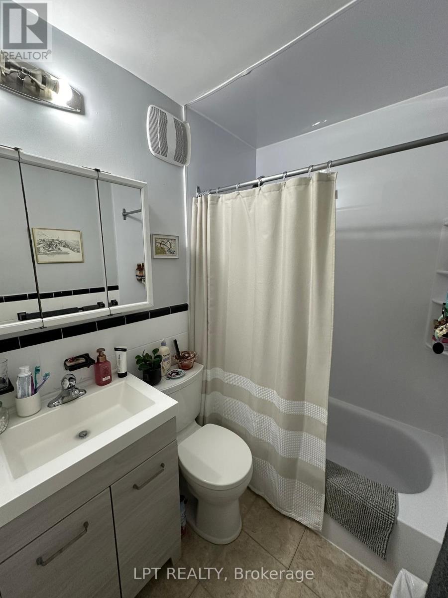 970 Gregg Street, Ottawa, Ontario  K1V 6H6 - Photo 7 - X12668714