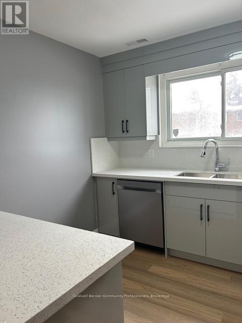 29 - 201 Silvercreek Parkway N, Guelph (Junction/onward Willow), Ontario  N1H 3T4 - Photo 4 - X12668708