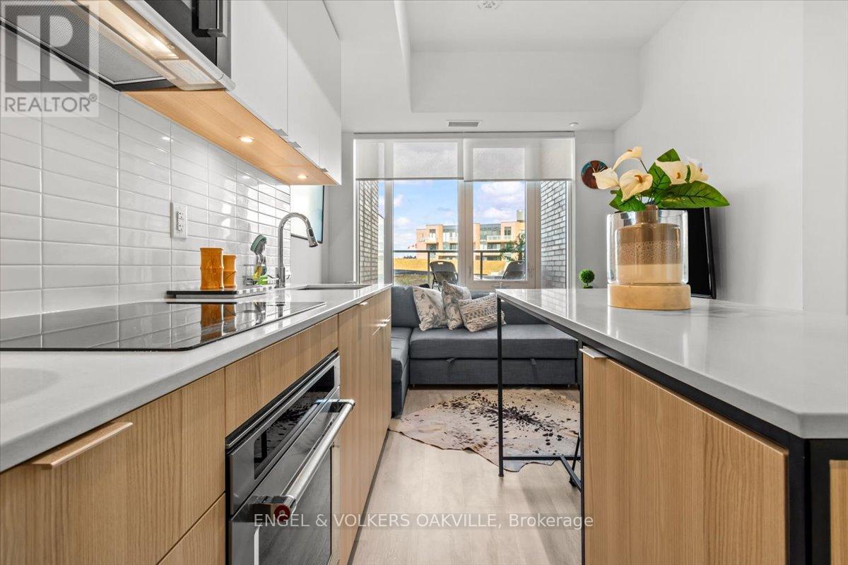 327 - 220 Missinnihe Way, Mississauga, Ontario  L5H 0A9 - Photo 5 - W12660722