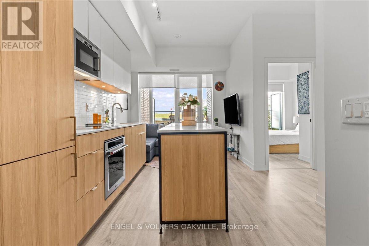 327 - 220 Missinnihe Way, Mississauga, Ontario  L5H 0A9 - Photo 3 - W12660722