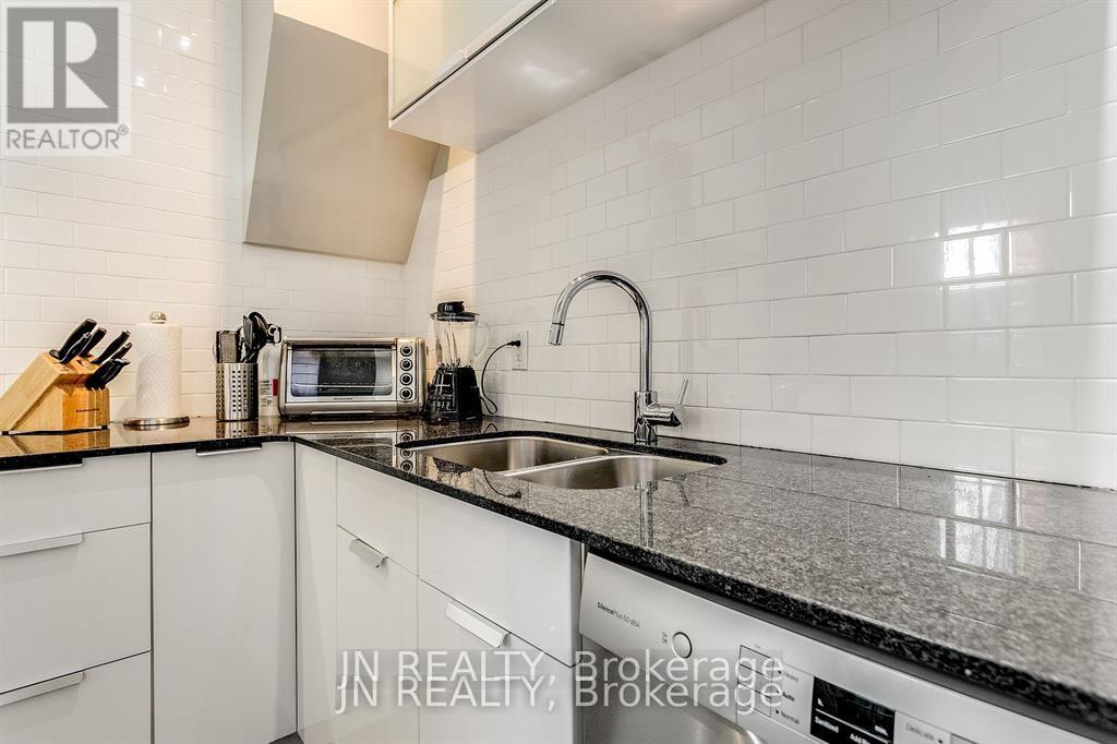 308 Harbord Street, Toronto, Ontario  M6G 1G8 - Photo 13 - C12668500