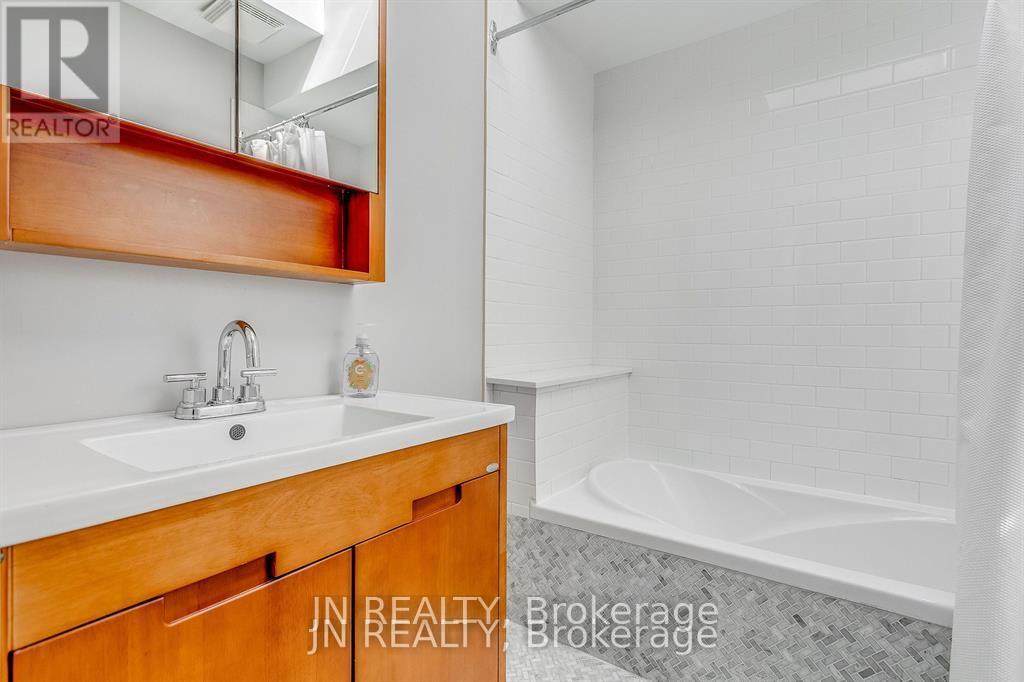308 Harbord Street, Toronto, Ontario  M6G 1G8 - Photo 22 - C12668500