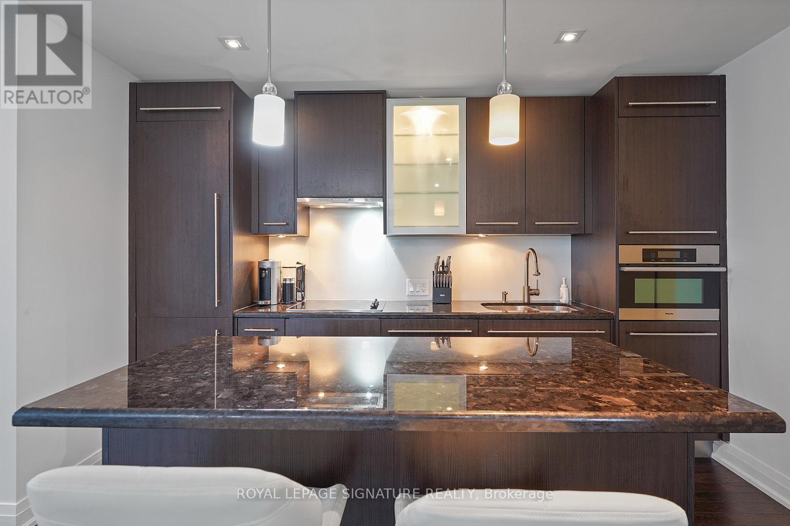 2003 - 80 John Street, Toronto, Ontario  M5V 3X4 - Photo 11 - C12668522