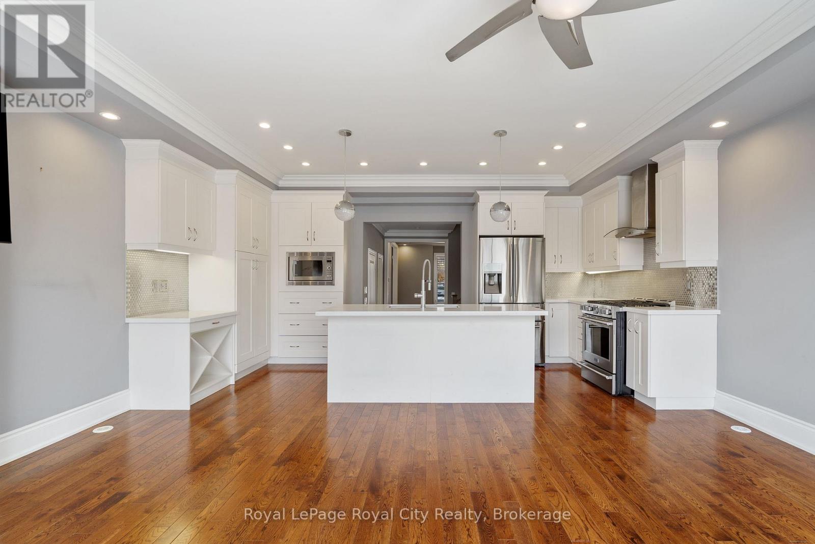 216 Rebecca Street, Oakville, Ontario  L6K 1J9 - Photo 13 - W12668404