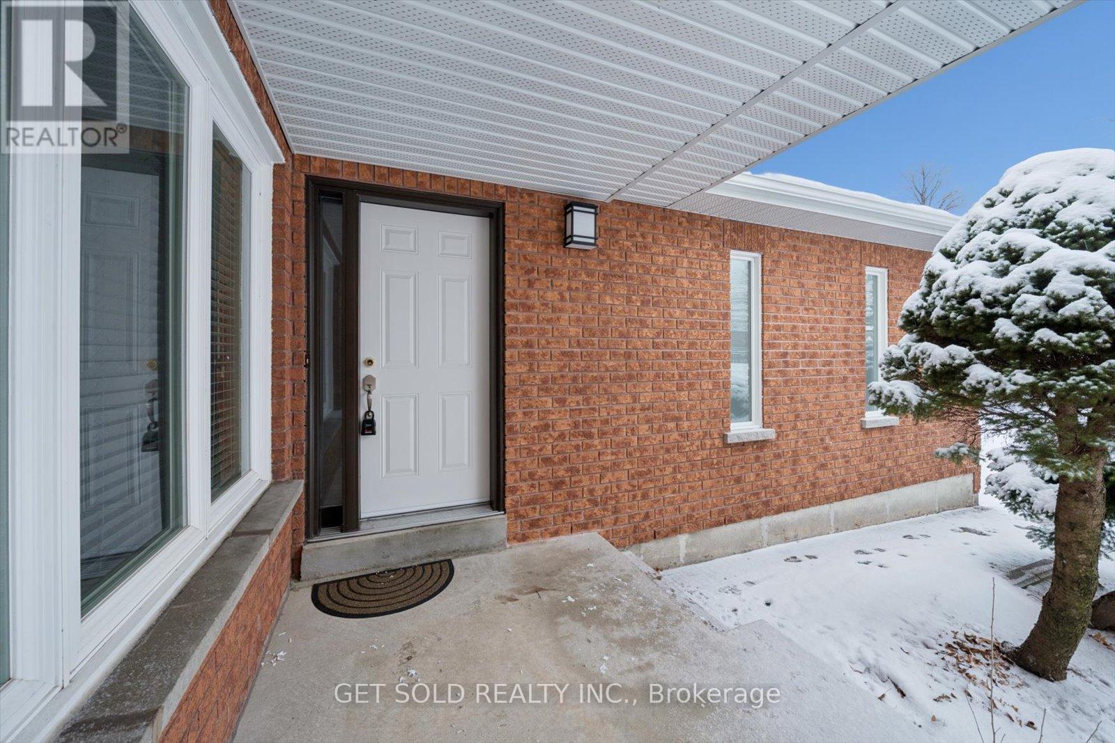 99 Carmen Crescent, Vaughan, Ontario  L4L 5P6 - Photo 4 - N12668622