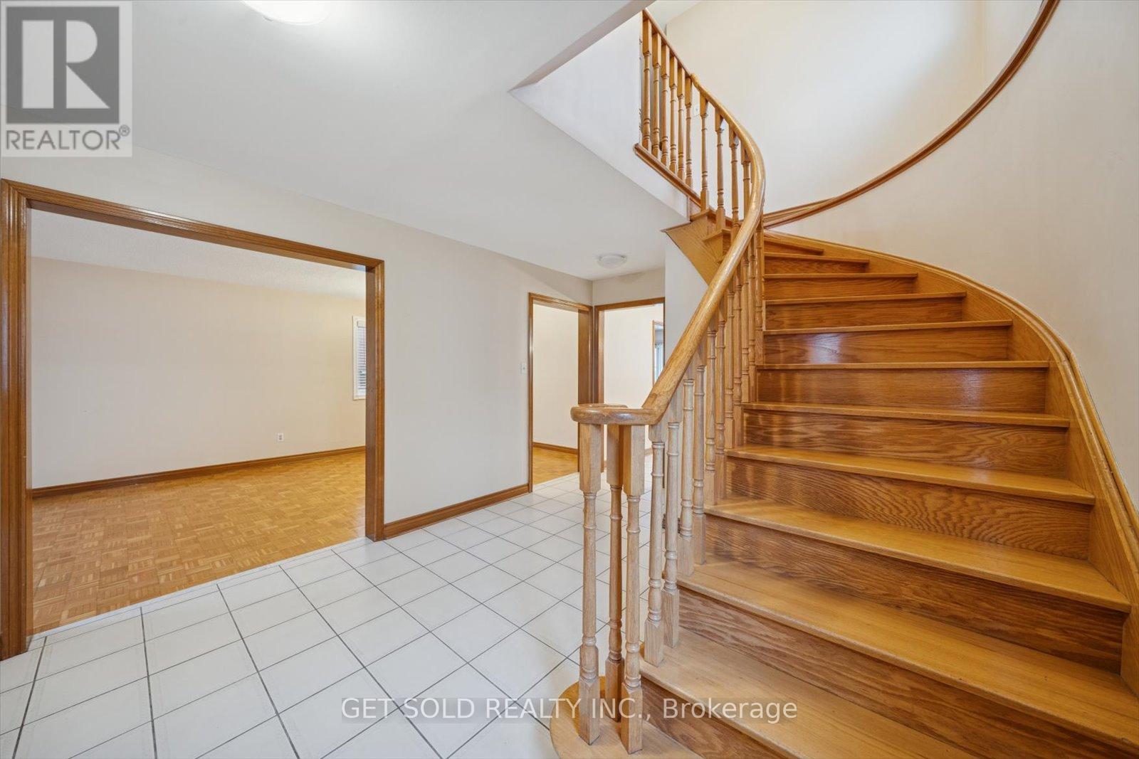 99 Carmen Crescent, Vaughan, Ontario  L4L 5P6 - Photo 5 - N12668622