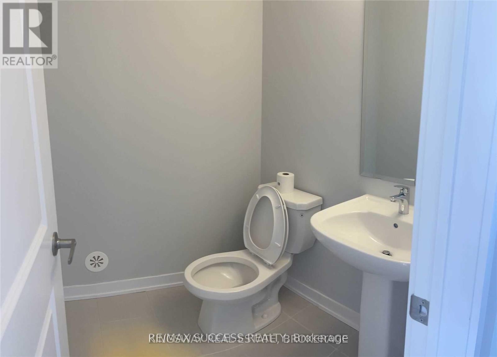 6 Percy Rye Avenue, Markham, Ontario  L6C 3K1 - Photo 15 - N12668658