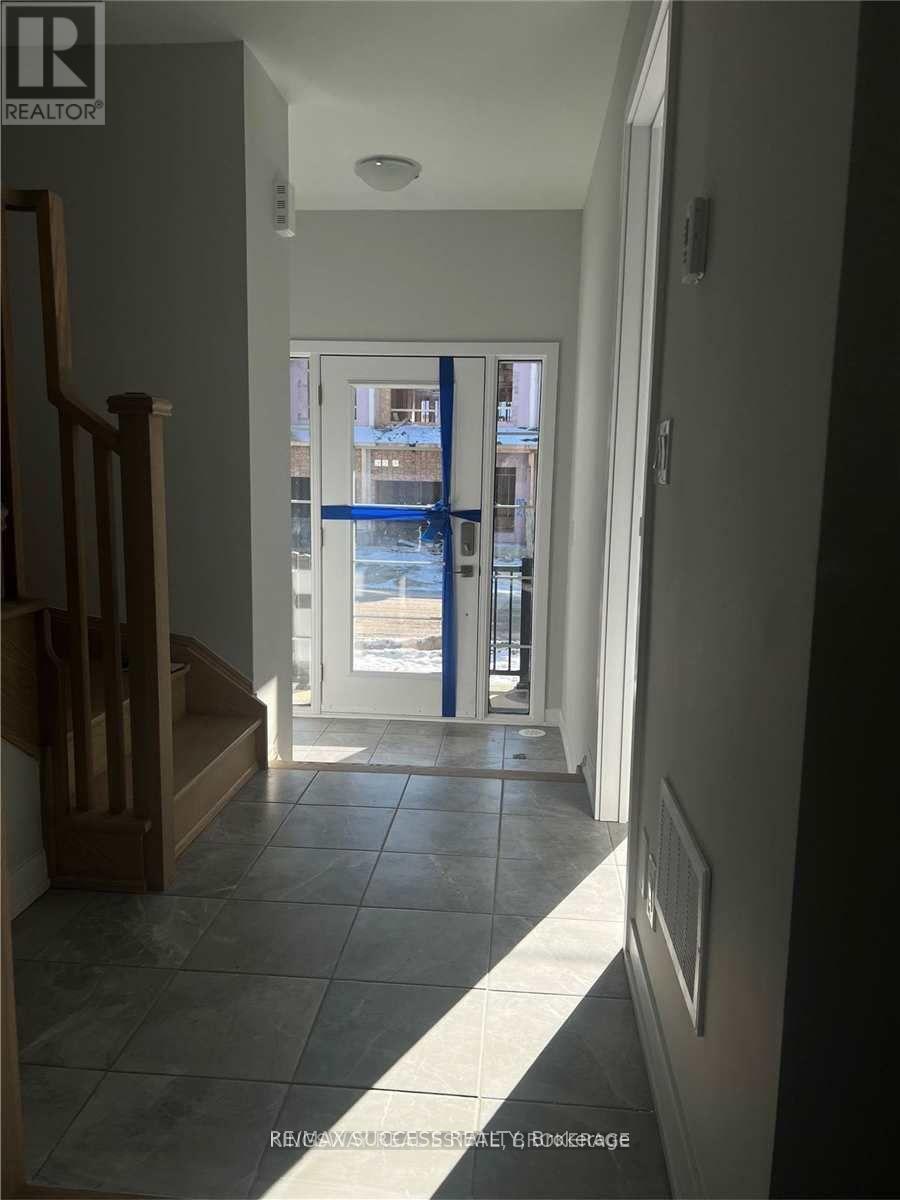 6 Percy Rye Avenue, Markham, Ontario  L6C 3K1 - Photo 2 - N12668658