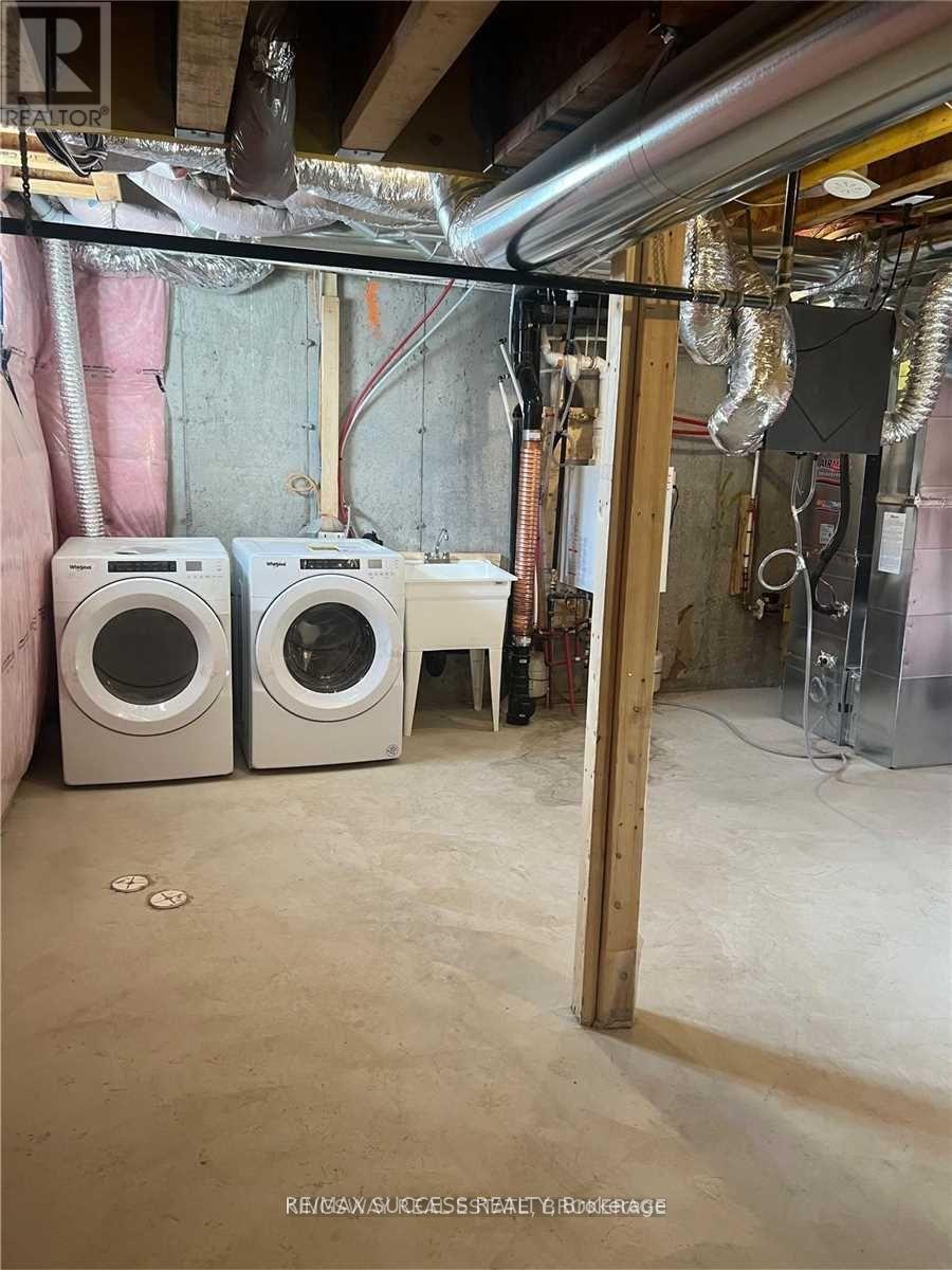 6 Percy Rye Avenue, Markham, Ontario  L6C 3K1 - Photo 38 - N12668658