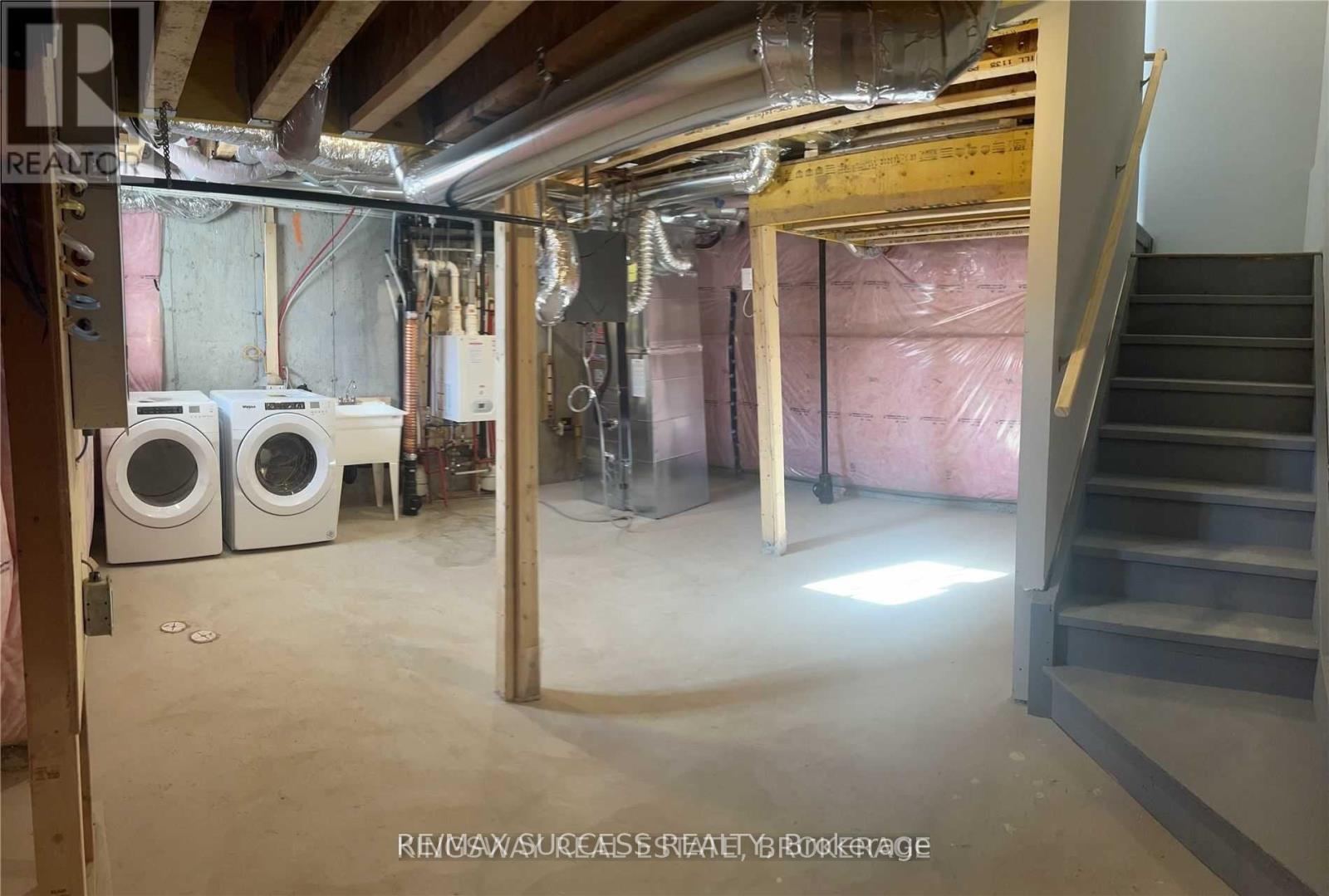 6 Percy Rye Avenue, Markham, Ontario  L6C 3K1 - Photo 39 - N12668658