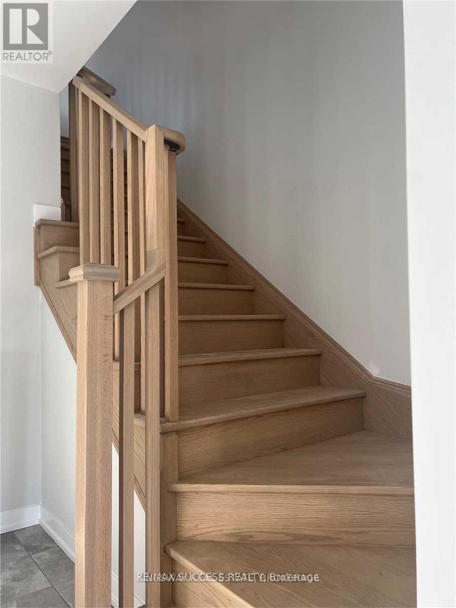 6 Percy Rye Avenue, Markham, Ontario  L6C 3K1 - Photo 7 - N12668658