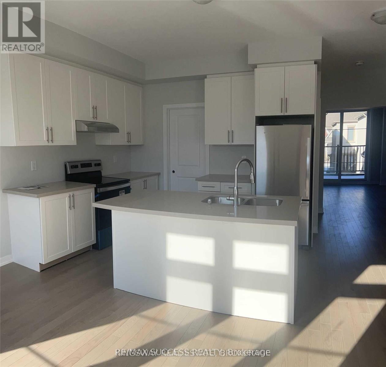 6 Percy Rye Avenue, Markham, Ontario  L6C 3K1 - Photo 8 - N12668658