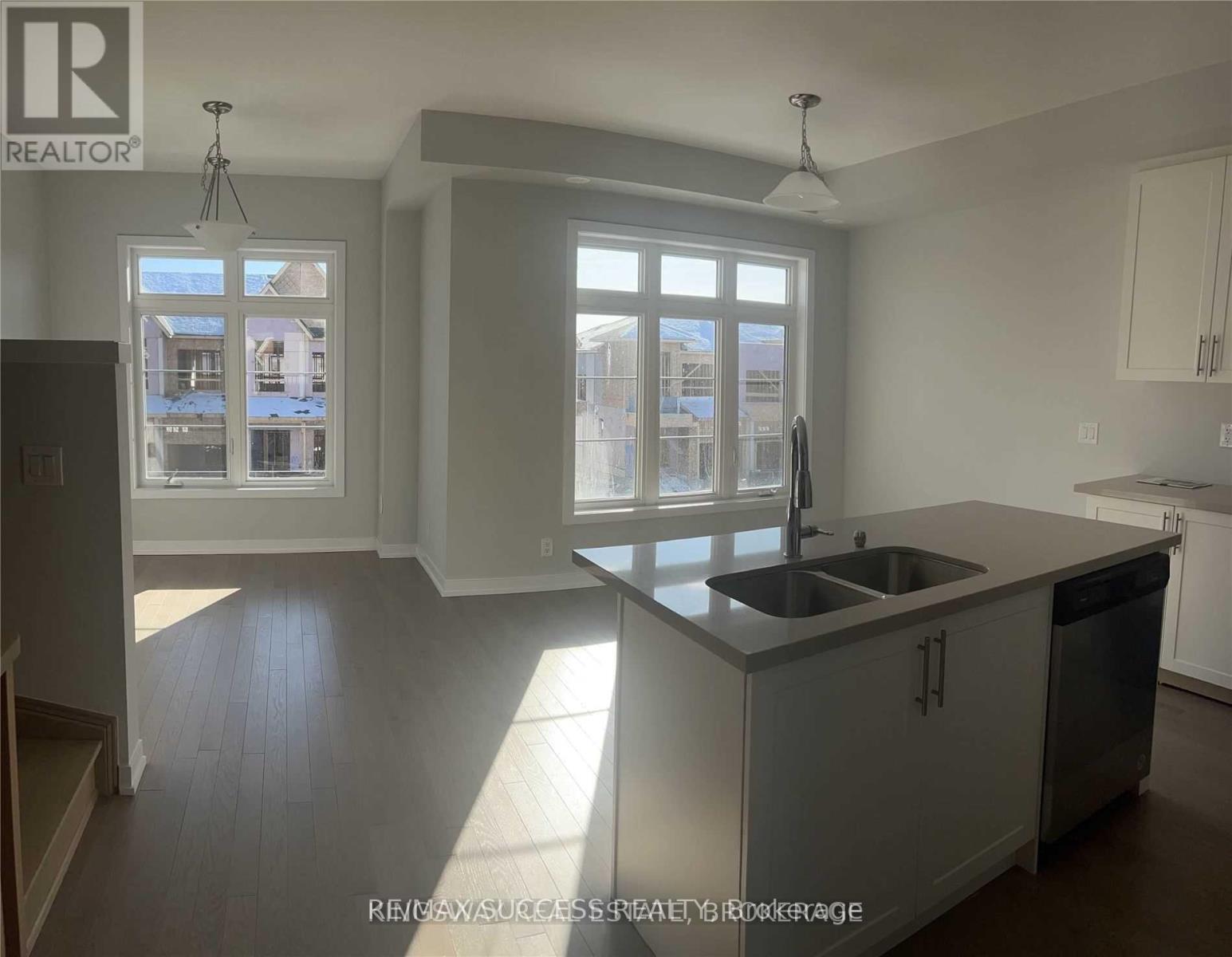 6 Percy Rye Avenue, Markham, Ontario  L6C 3K1 - Photo 9 - N12668658