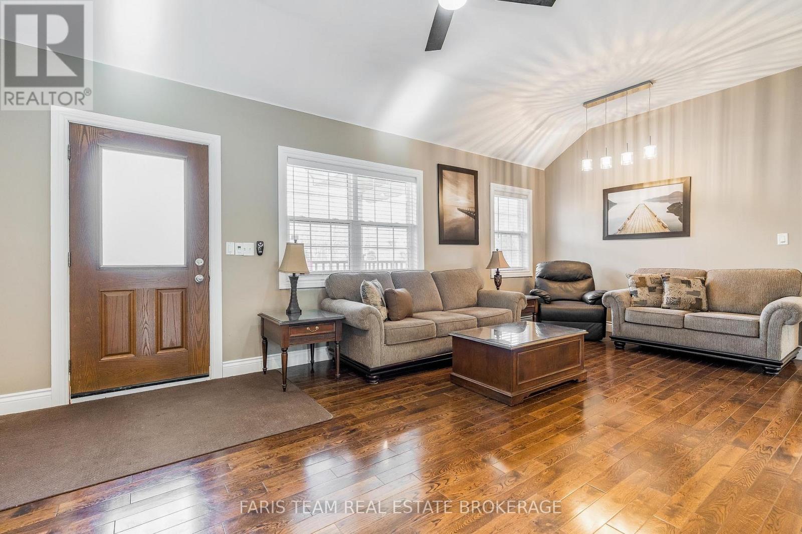 66 Meadows Avenue, Tay, Ontario  L0K 1E0 - Photo 17 - S12668626