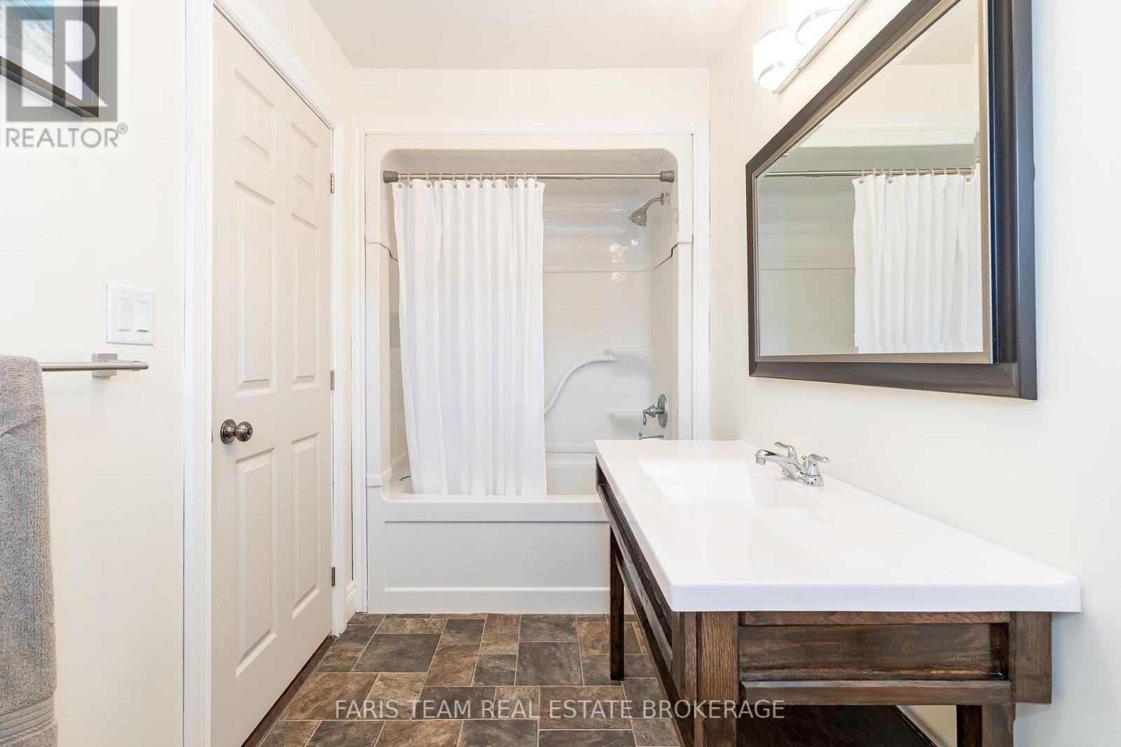 66 Meadows Avenue, Tay, Ontario  L0K 1E0 - Photo 22 - S12668626