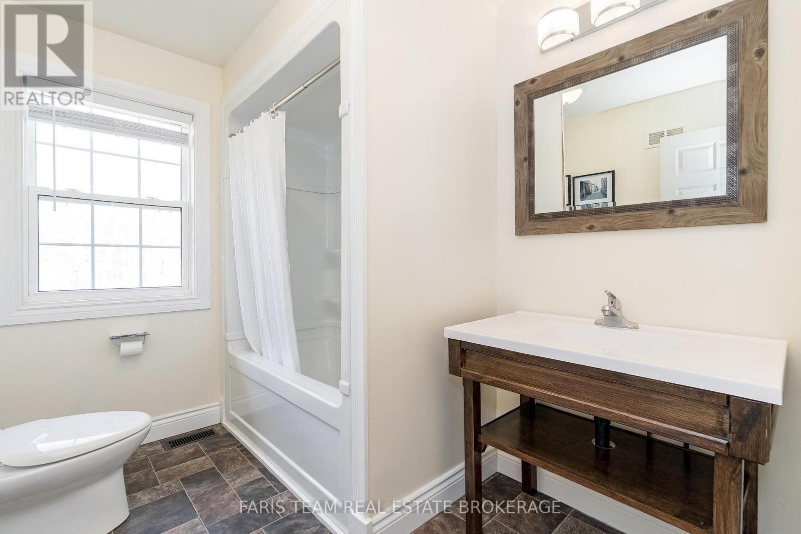 66 Meadows Avenue, Tay, Ontario  L0K 1E0 - Photo 25 - S12668626