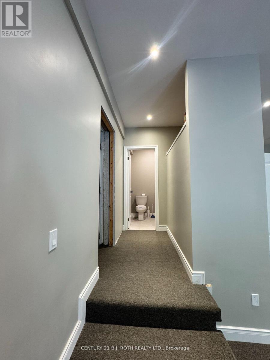 Back - 58 Mary Street, Barrie, Ontario  L4N 1T1 - Photo 5 - S12668638