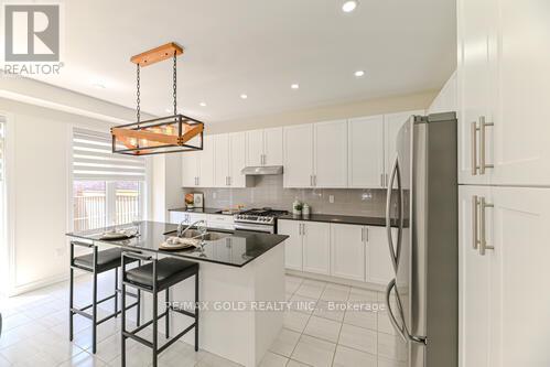 59 Cobriza Crescent, Brampton, Ontario  L7A 5A6 - Photo 15 - W12666300