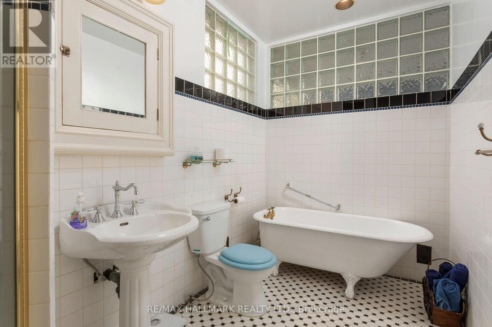 60 Indian Grove, Toronto, Ontario  M6R 2Y3 - Photo 20 - W12668526