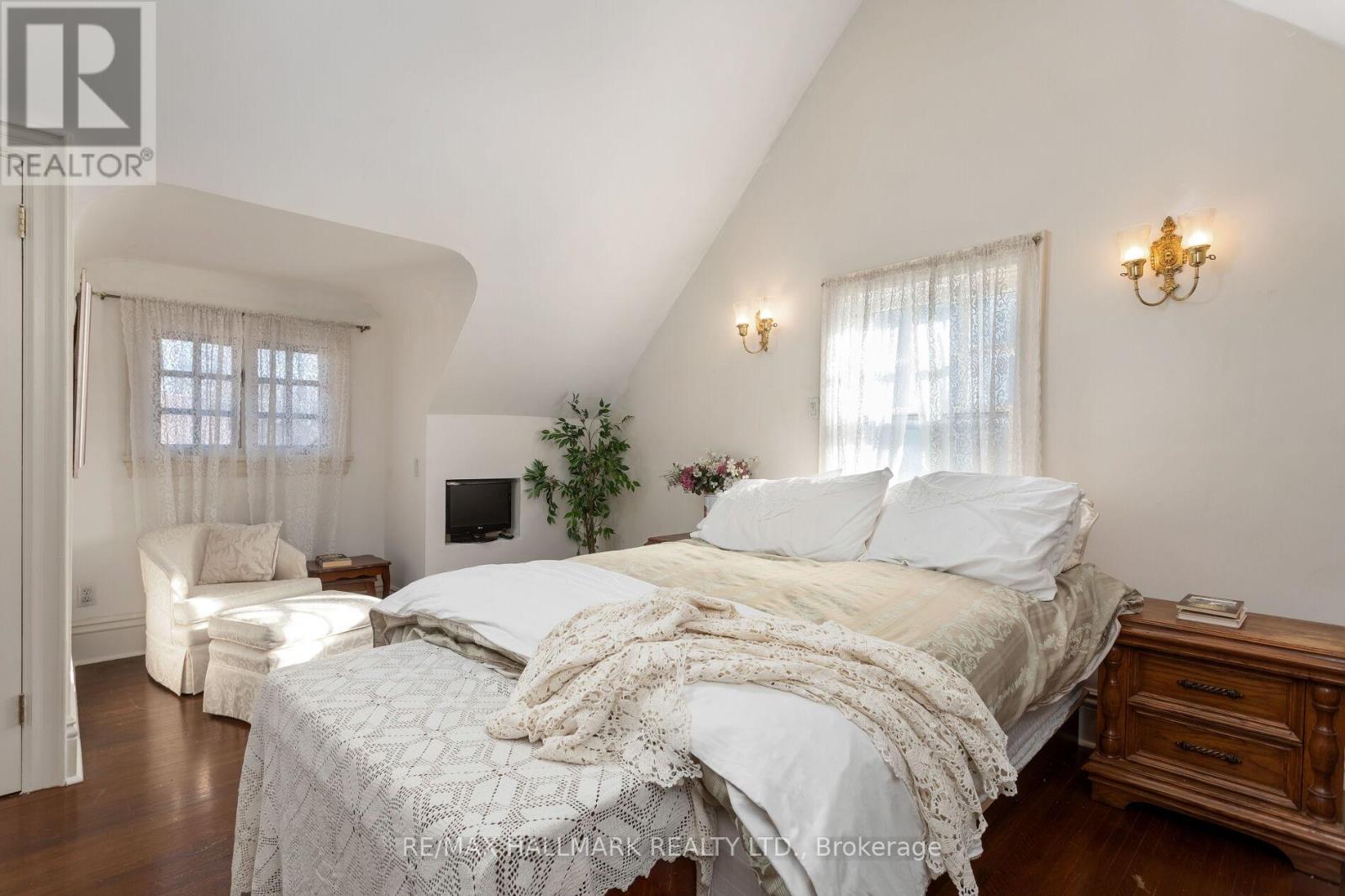 60 Indian Grove, Toronto, Ontario  M6R 2Y3 - Photo 22 - W12668526