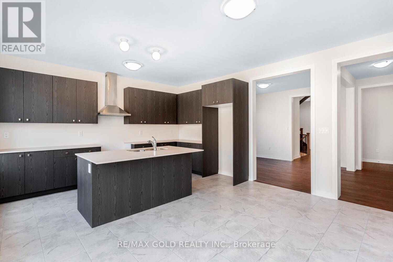 8 Boswell Drive, Brampton, Ontario  L6P 4R7 - Photo 13 - W12668534