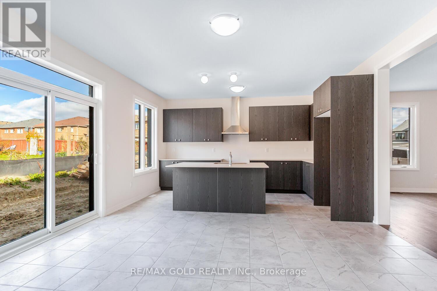 8 Boswell Drive, Brampton, Ontario  L6P 4R7 - Photo 14 - W12668534