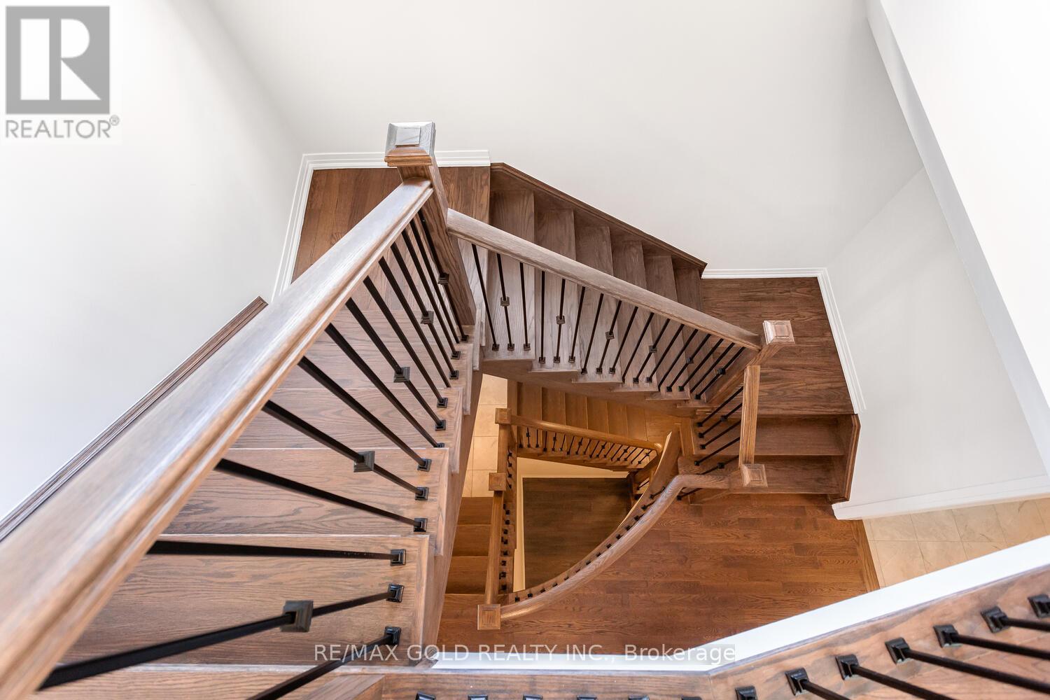 8 Boswell Drive, Brampton, Ontario  L6P 4R7 - Photo 19 - W12668534