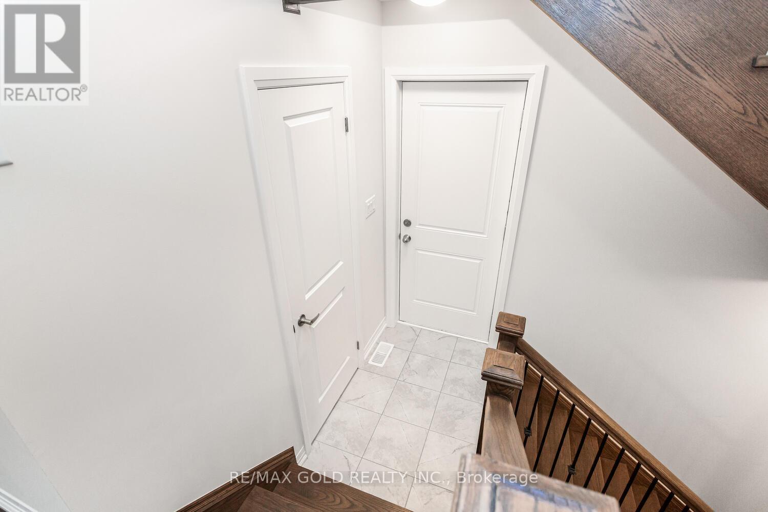 8 Boswell Drive, Brampton, Ontario  L6P 4R7 - Photo 20 - W12668534