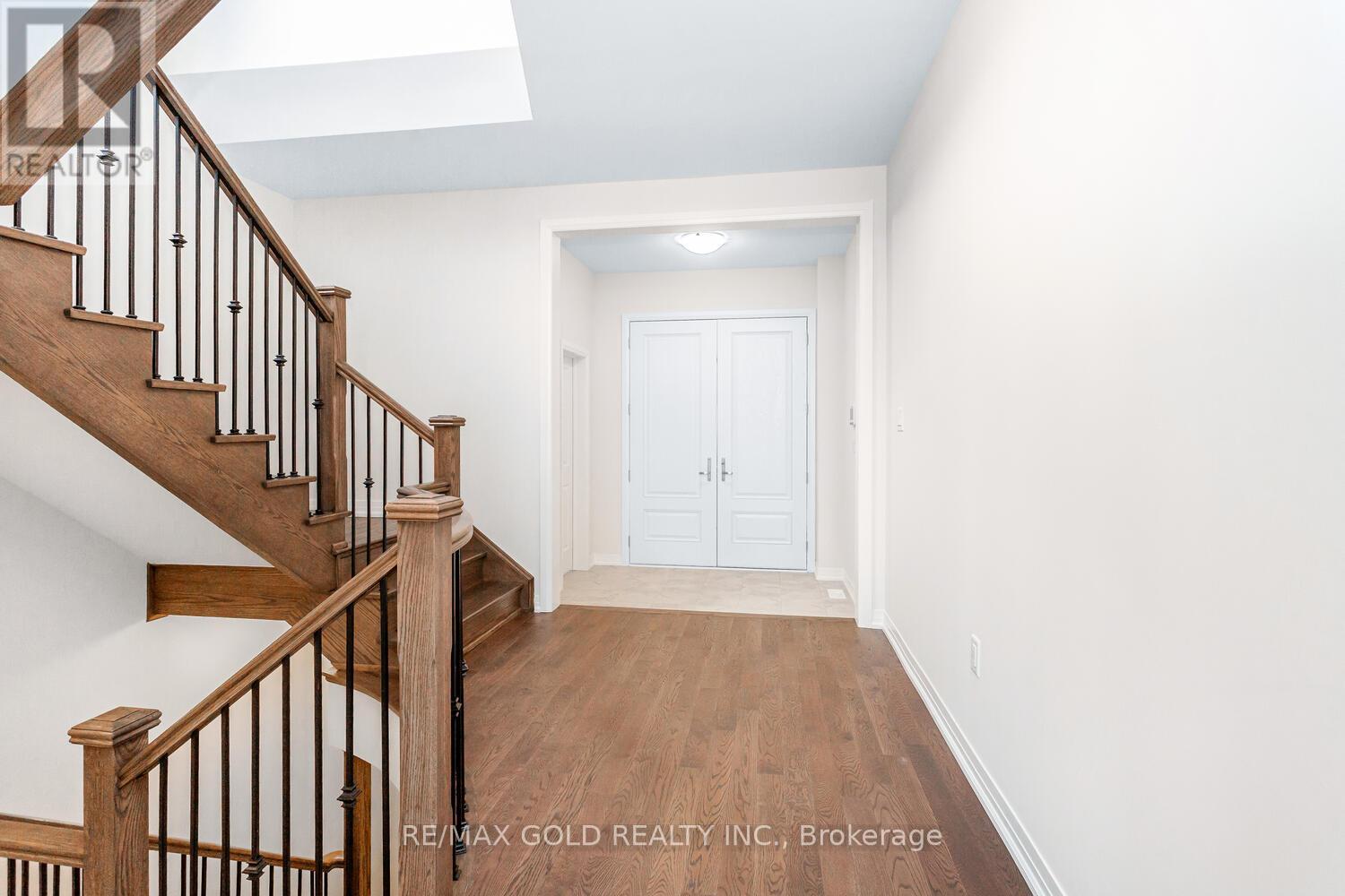 8 Boswell Drive, Brampton, Ontario  L6P 4R7 - Photo 4 - W12668534