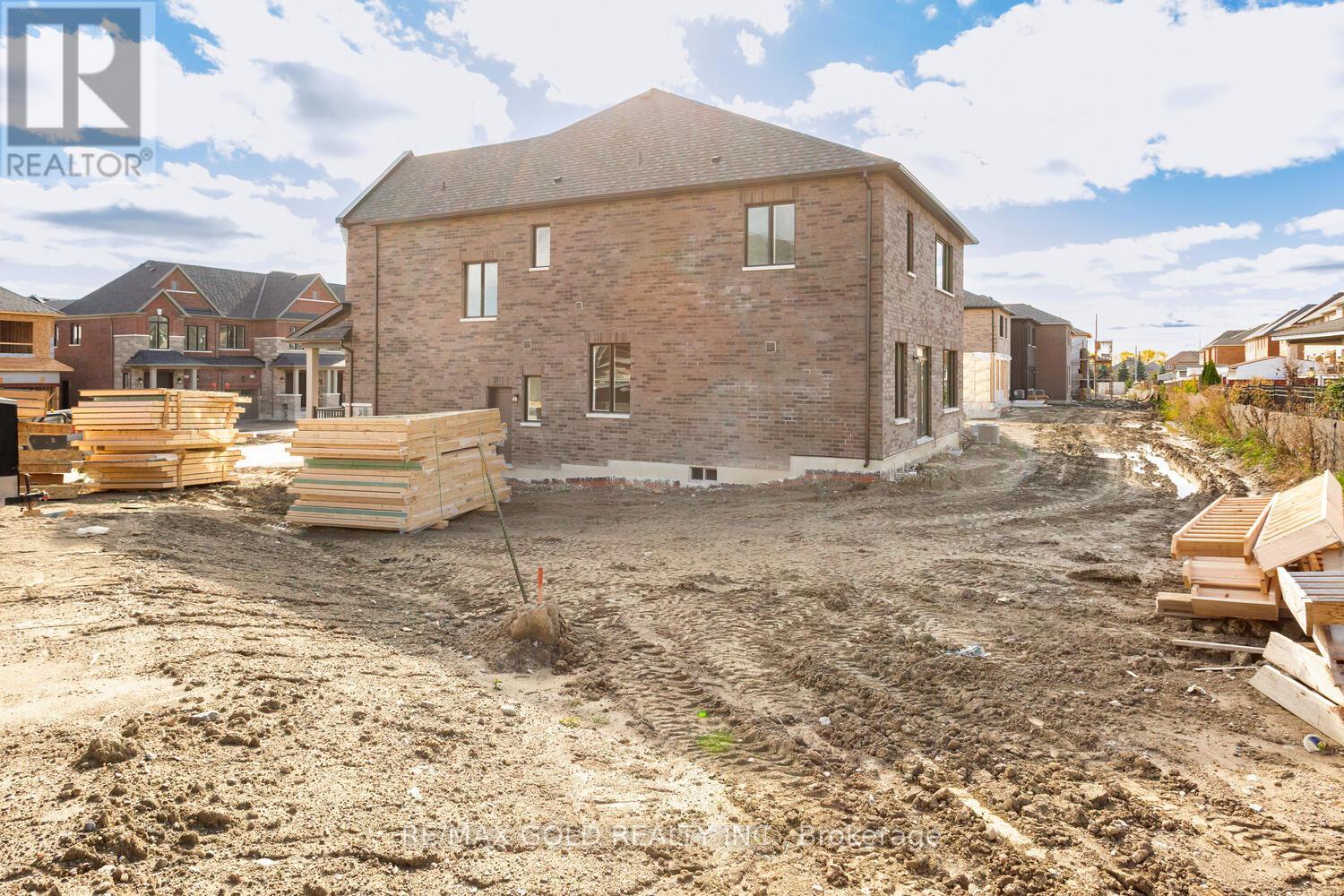 8 Boswell Drive, Brampton, Ontario  L6P 4R7 - Photo 41 - W12668534