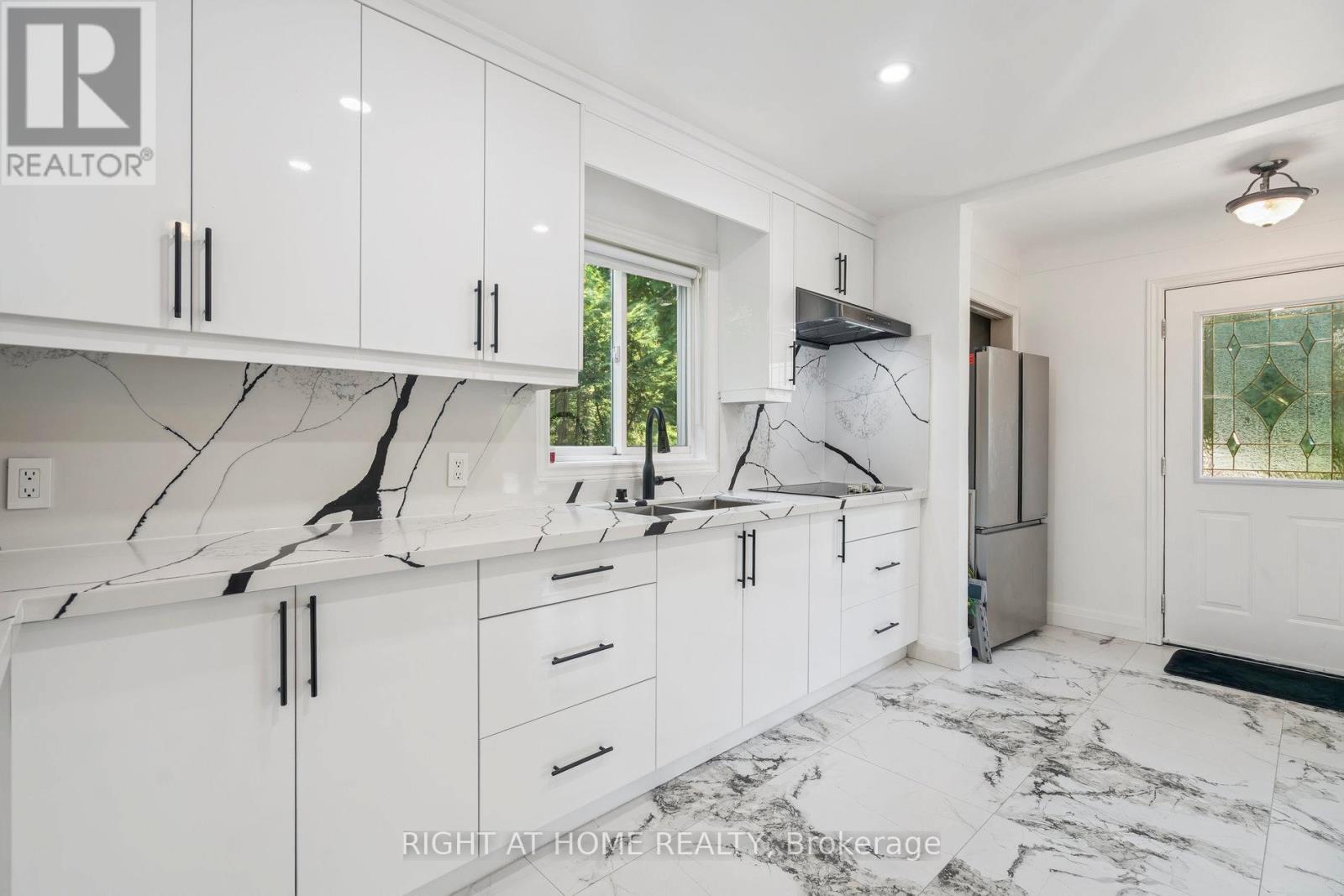 2343 Mountainside Drive, Burlington, Ontario  L7P 1C1 - Photo 16 - W12668544