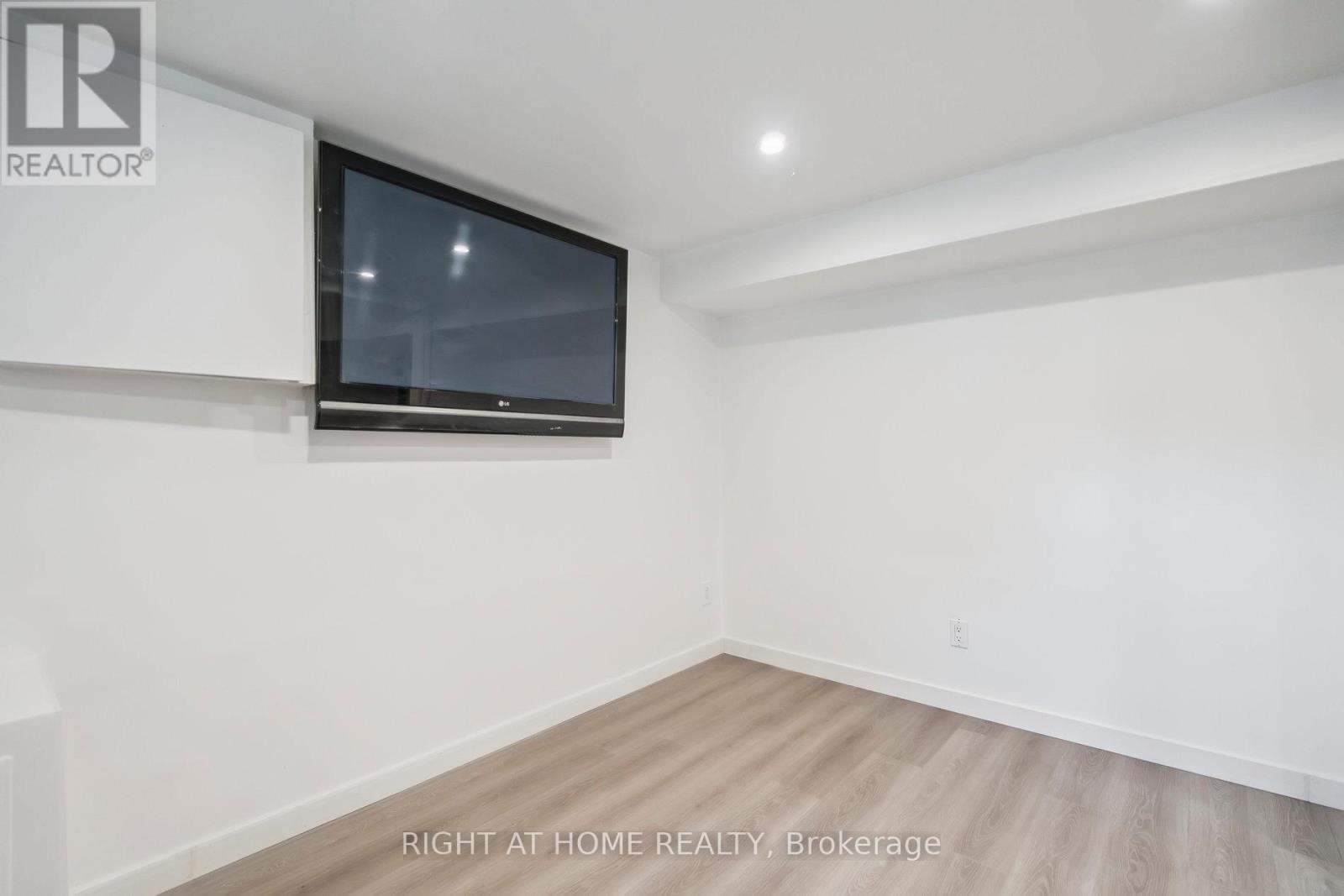 2343 Mountainside Drive, Burlington, Ontario  L7P 1C1 - Photo 32 - W12668544