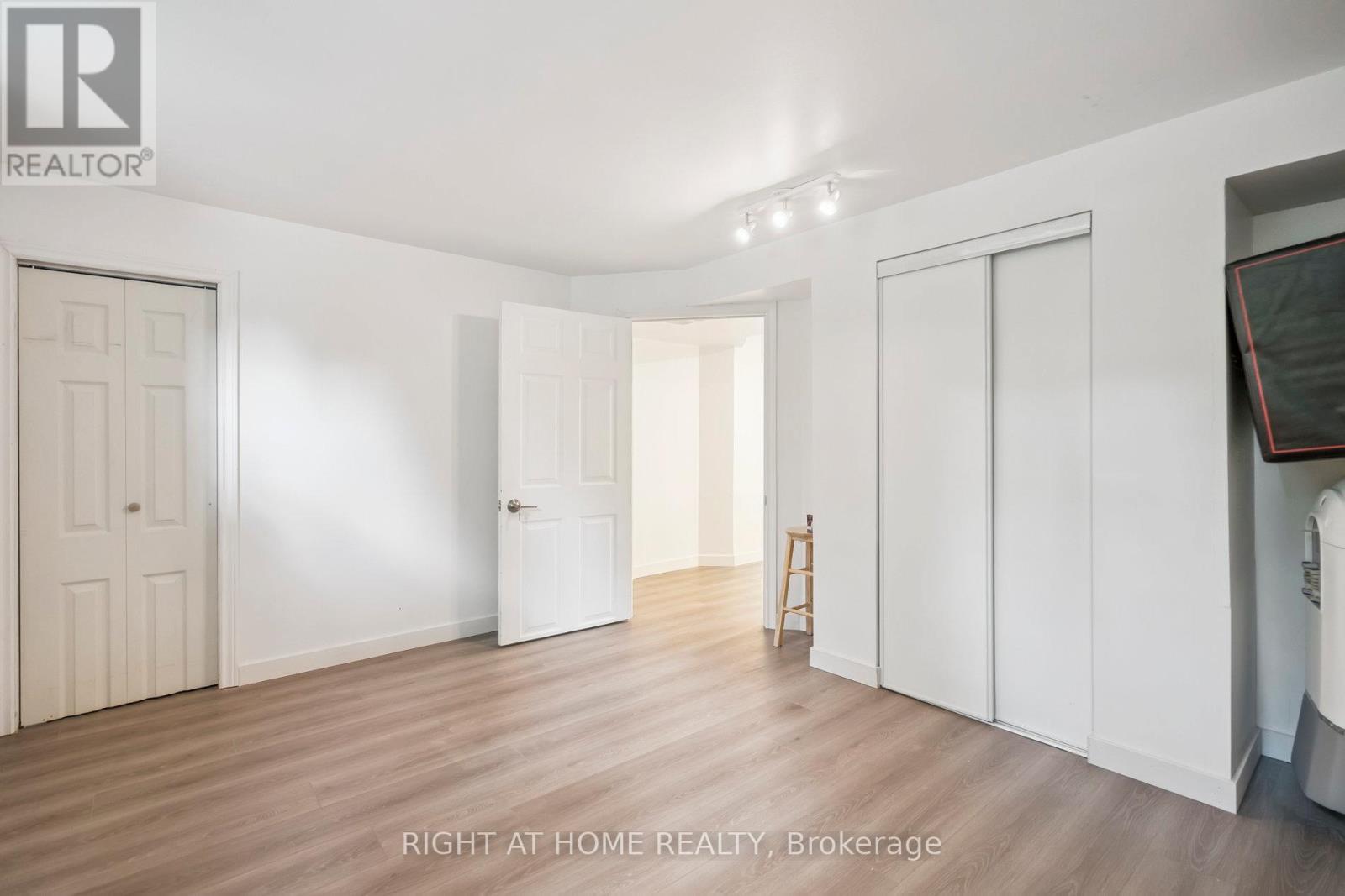 2343 Mountainside Drive, Burlington, Ontario  L7P 1C1 - Photo 34 - W12668544