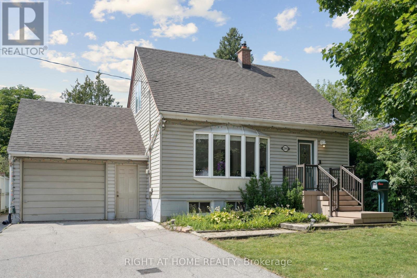 2343 Mountainside Drive, Burlington, Ontario  L7P 1C1 - Photo 5 - W12668544