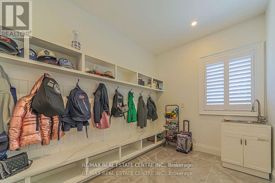 1 Hawthorn Crescent, Brampton, Ontario  L6S 1A9 - Photo 16 - W12668590