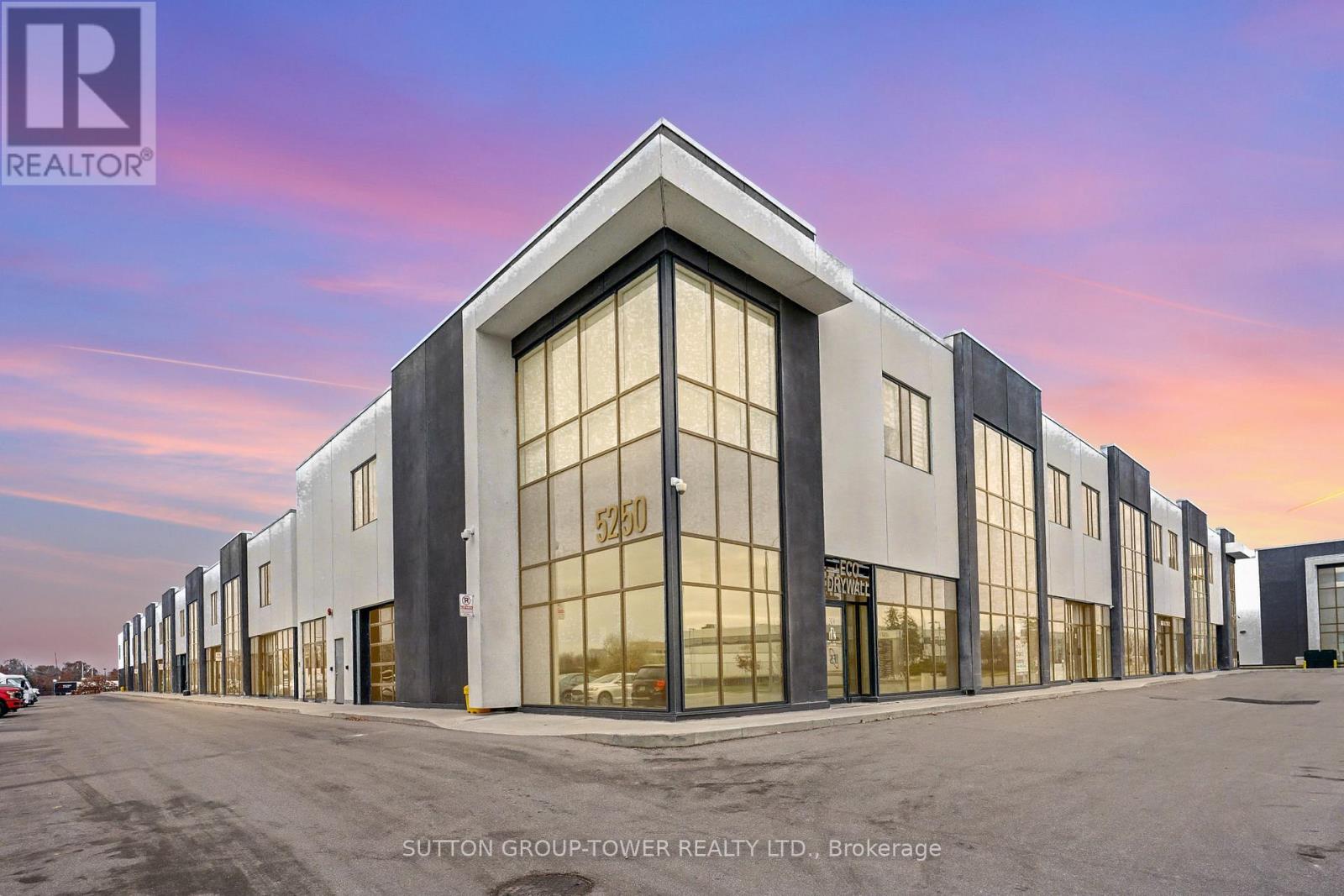 33 - 5250 SOLAR DRIVE, Mississauga, Ontario