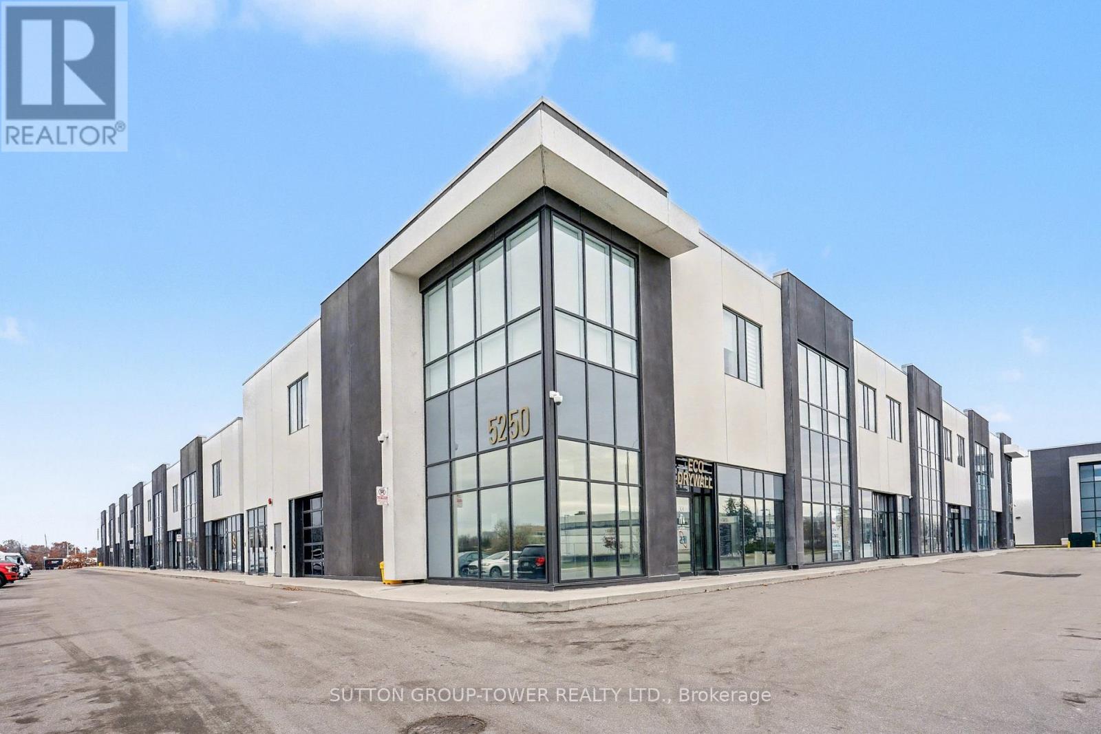 33 - 5250 Solar Drive, Mississauga, Ontario  L4W 5M8 - Photo 2 - W12668612