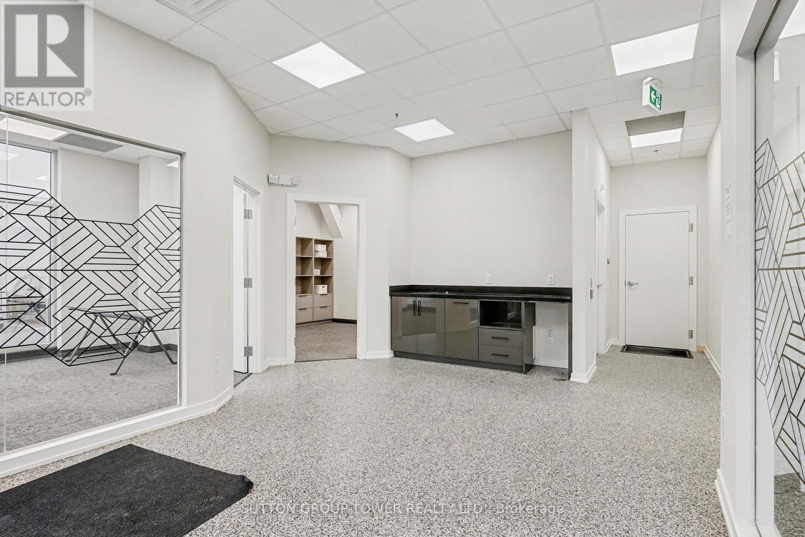 33 - 5250 Solar Drive, Mississauga, Ontario  L4W 5M8 - Photo 4 - W12668612