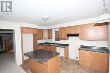 Main - 4 Apple Valley Way, Brampton, Ontario  L6P 3P8 - Photo 8 - W12668646