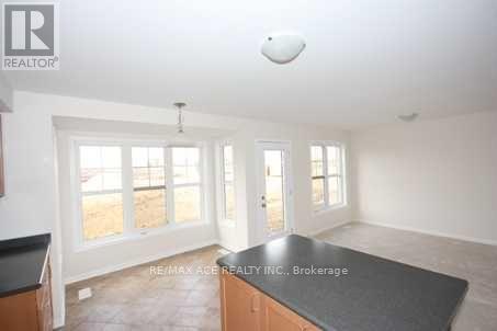 Main - 4 Apple Valley Way, Brampton, Ontario  L6P 3P8 - Photo 9 - W12668646