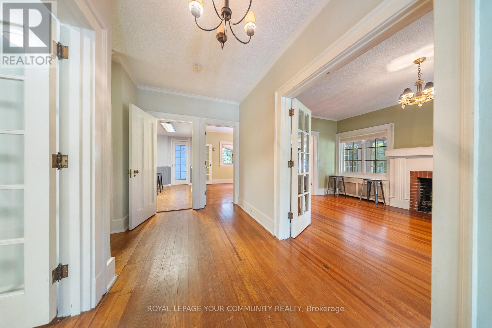 1173 Queen Victoria Avenue, Mississauga, Ontario  L5H 3H2 - Photo 13 - W12668654