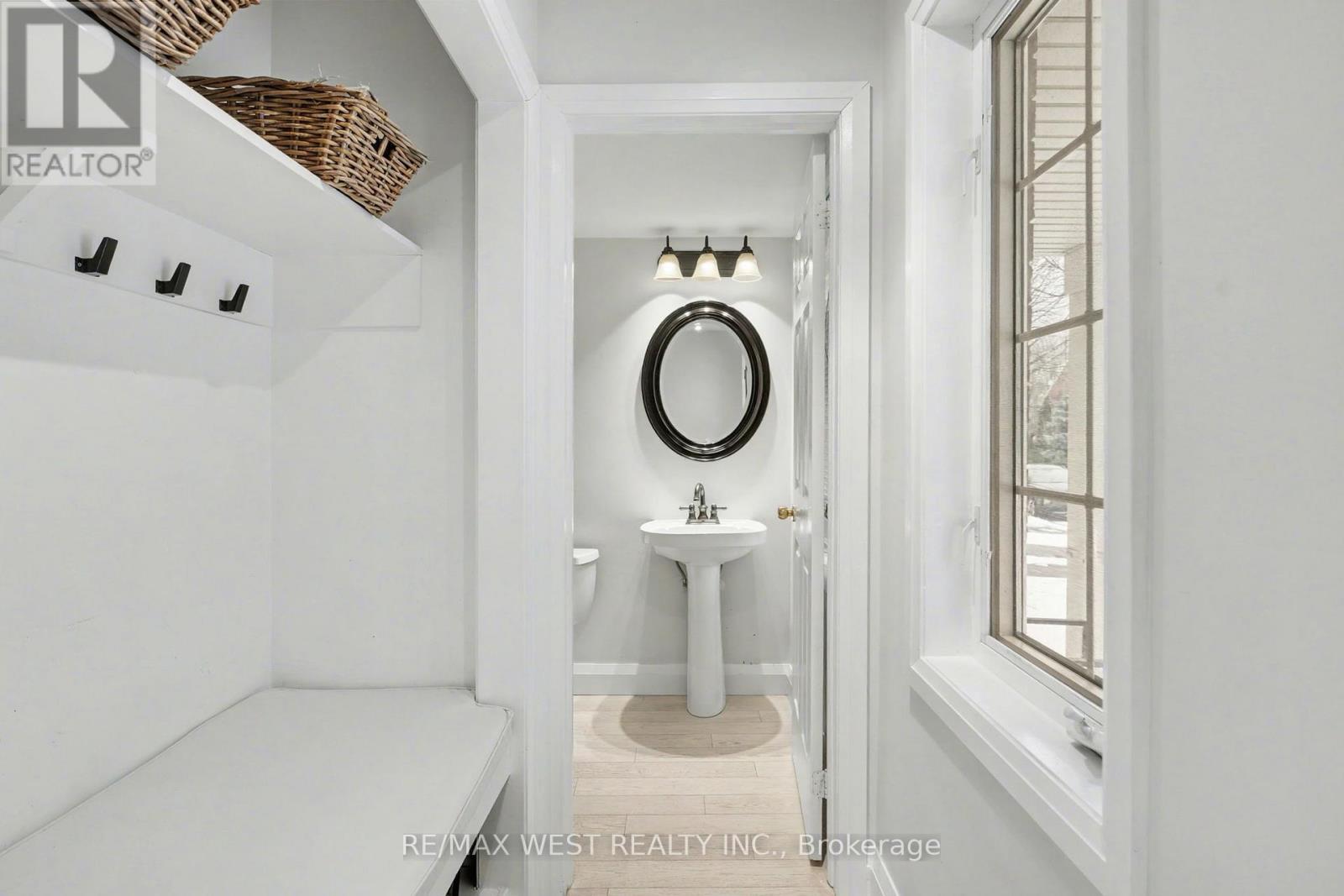 2232 Casselman Court, Burlington, Ontario  L7L 6T7 - Photo 5 - W12668702