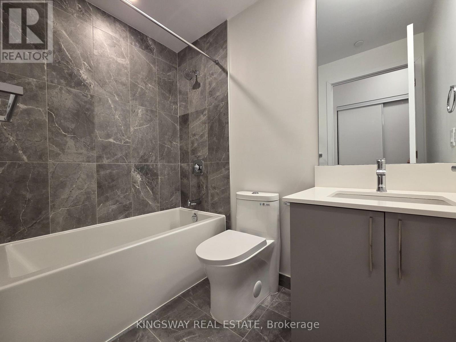 201 - 500 Plains Road E, Burlington, Ontario  L7T 0C8 - Photo 14 - W12668712