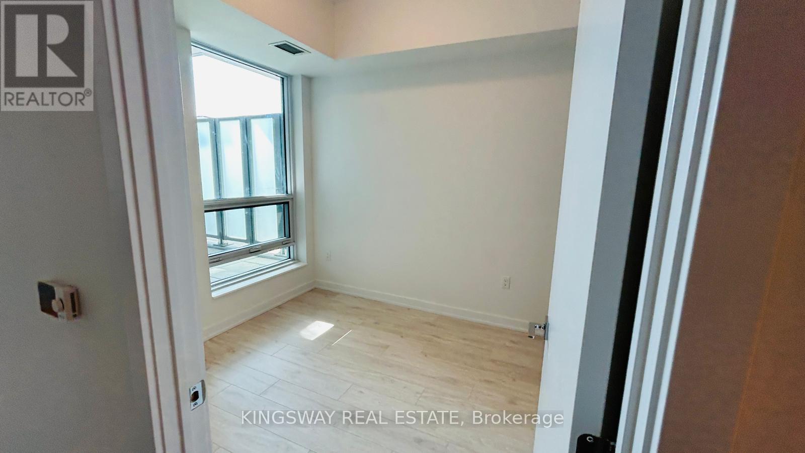 201 - 500 Plains Road E, Burlington, Ontario  L7T 0C8 - Photo 15 - W12668712