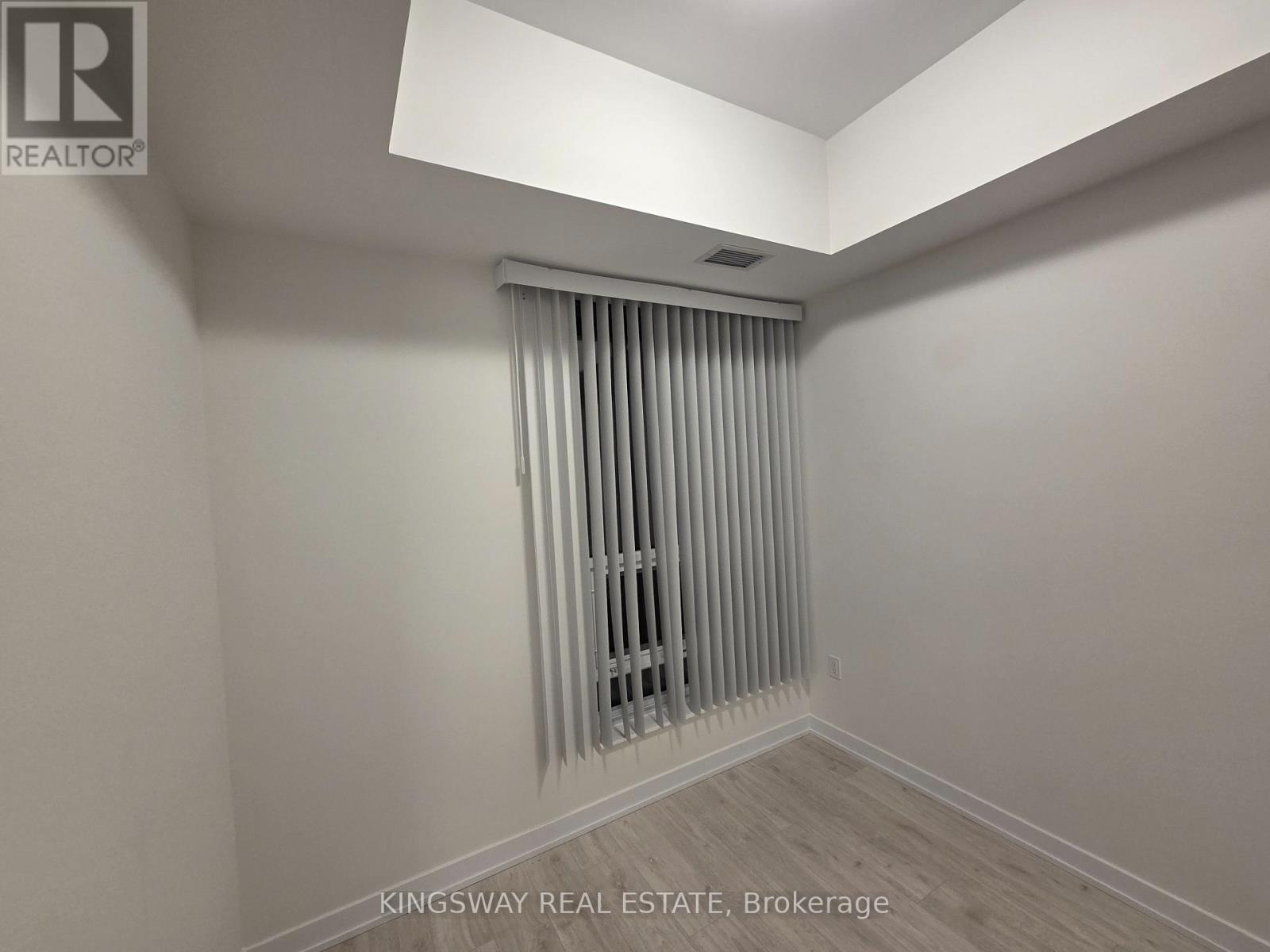 201 - 500 Plains Road E, Burlington, Ontario  L7T 0C8 - Photo 17 - W12668712