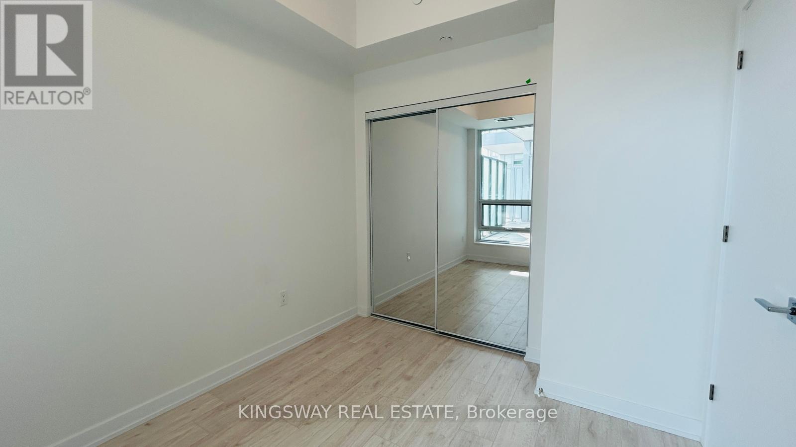 201 - 500 Plains Road E, Burlington, Ontario  L7T 0C8 - Photo 18 - W12668712