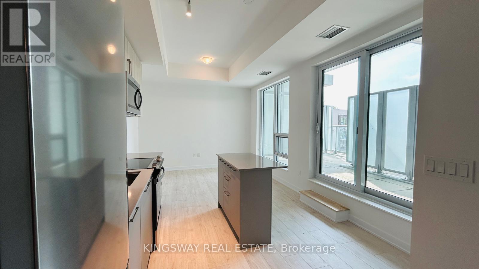 201 - 500 Plains Road E, Burlington, Ontario  L7T 0C8 - Photo 4 - W12668712