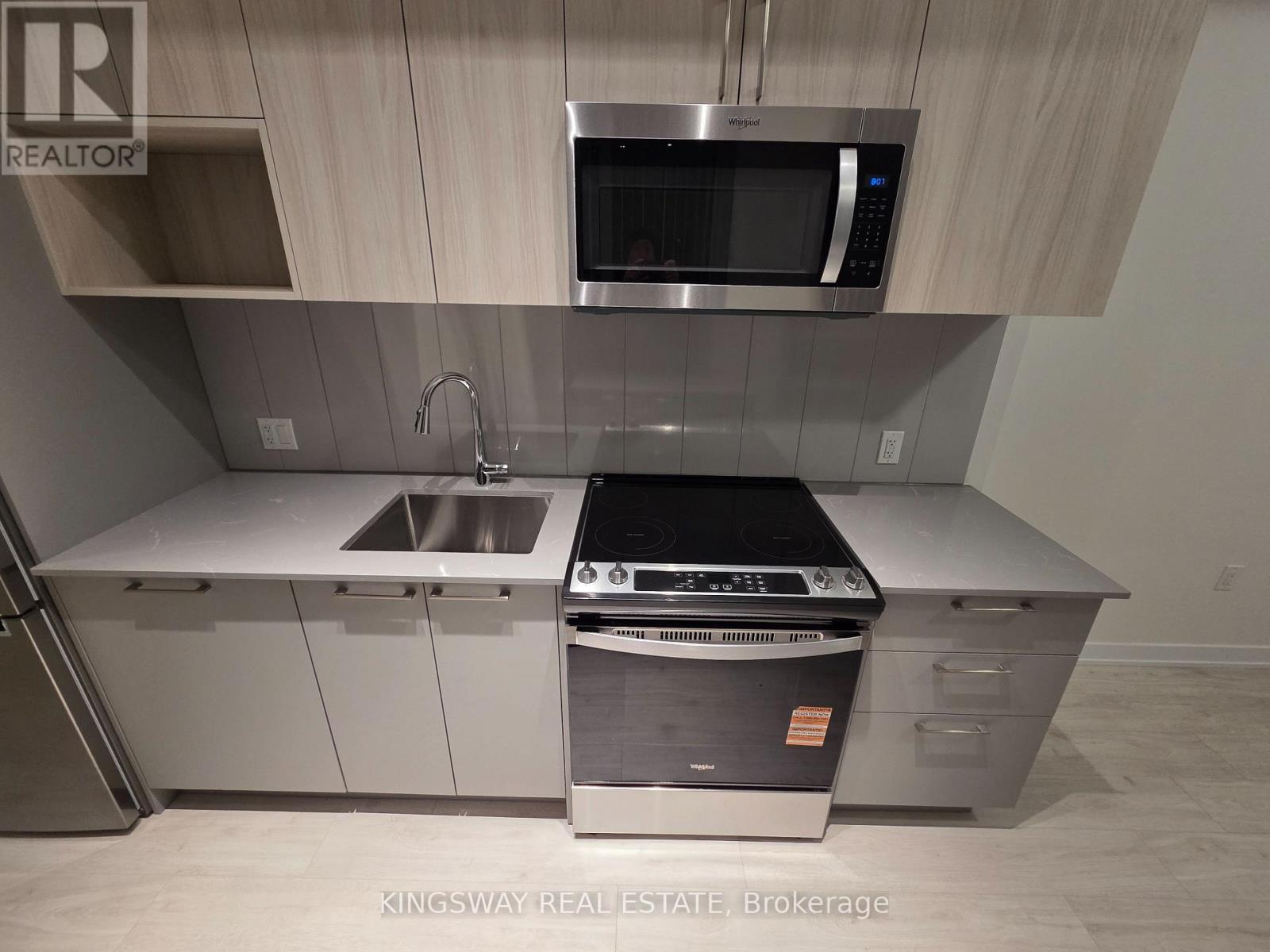 201 - 500 Plains Road E, Burlington, Ontario  L7T 0C8 - Photo 6 - W12668712